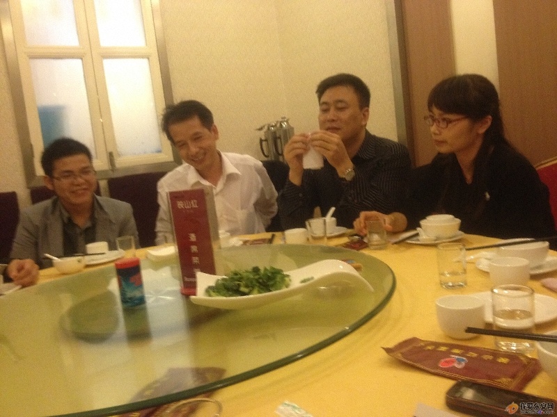 2在還未上菜之前認識交流中…….jpg