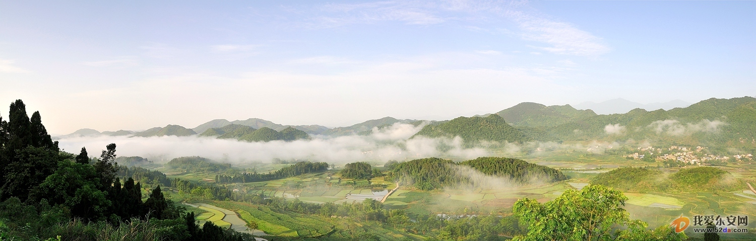 云雾缭绕仿佛身披白纱的仙女在山间翩翩起舞，如临仙境。——唐明登摄.jpg