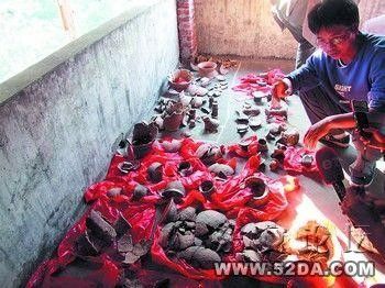 從中遺址發(fā)掘出土的大量陶器碎片