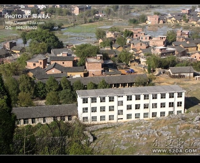 站后面山上看學(xué)校