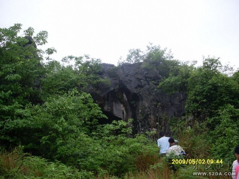 先来看看第一个洞，老虎岩内的风景