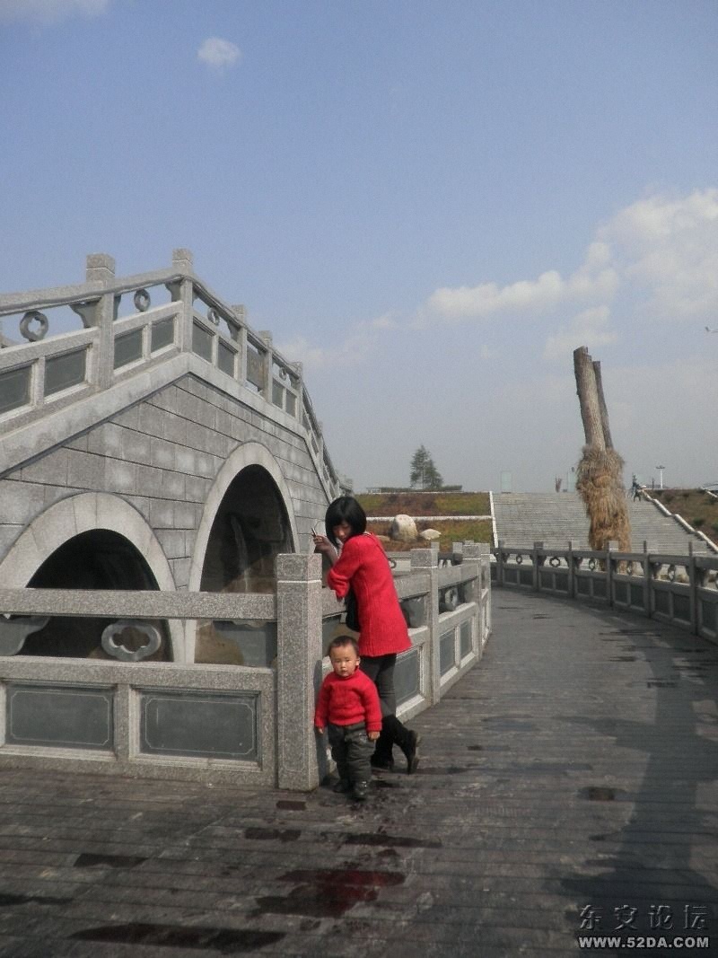 人民公園，兩點紅